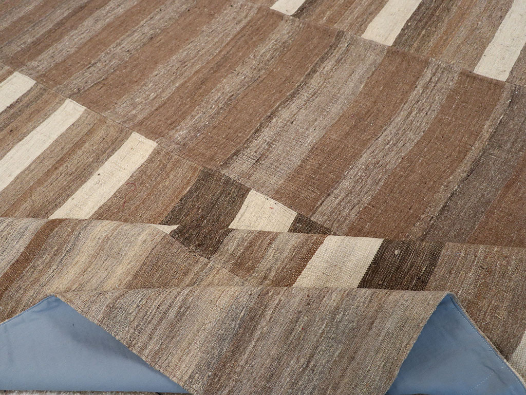 Vintage Turkish Flatweave Kilim Room Size Carpet, No.33092 - Galerie Shabab