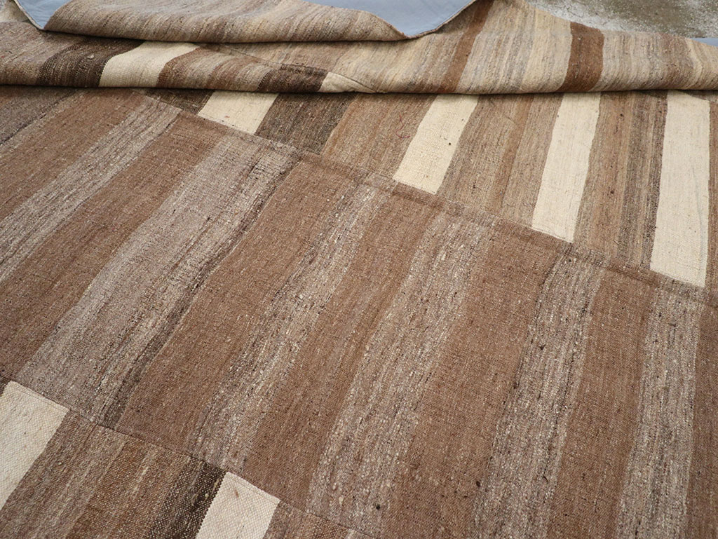 Vintage Turkish Flatweave Kilim Room Size Carpet, No.33092 - Galerie Shabab
