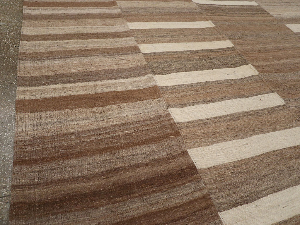 Vintage Turkish Flatweave Kilim Room Size Carpet, No.33093 - Galerie Shabab