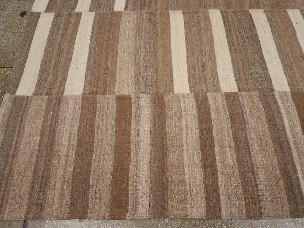 Vintage Turkish Flatweave Kilim Room Size Carpet, No.33093 - Galerie Shabab