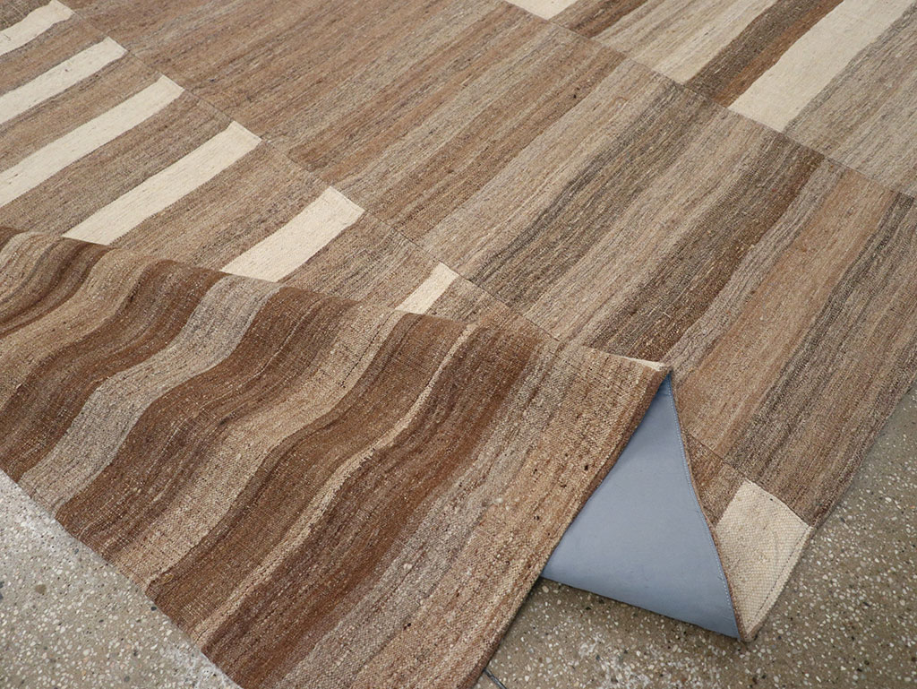 Vintage Turkish Flatweave Kilim Room Size Carpet, No.33093 - Galerie Shabab