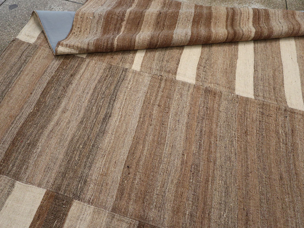Vintage Turkish Flatweave Kilim Room Size Carpet, No.33093 - Galerie Shabab