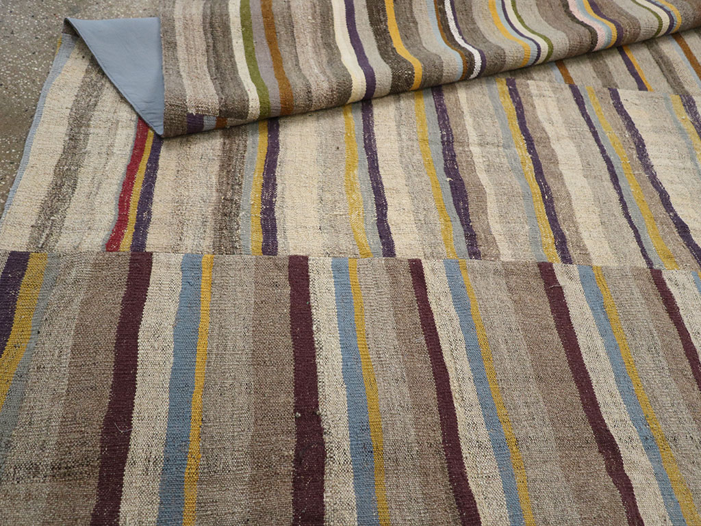 Vintage Turkish Flatweave Kilim Room Size Carpet, No.33094 - Galerie Shabab