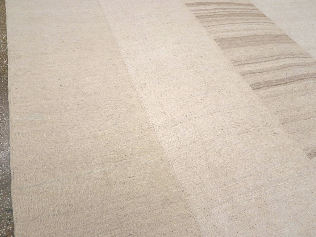 Vintage Turkish Flatweave Kilim Room Size Carpet, No.33096 - Galerie Shabab