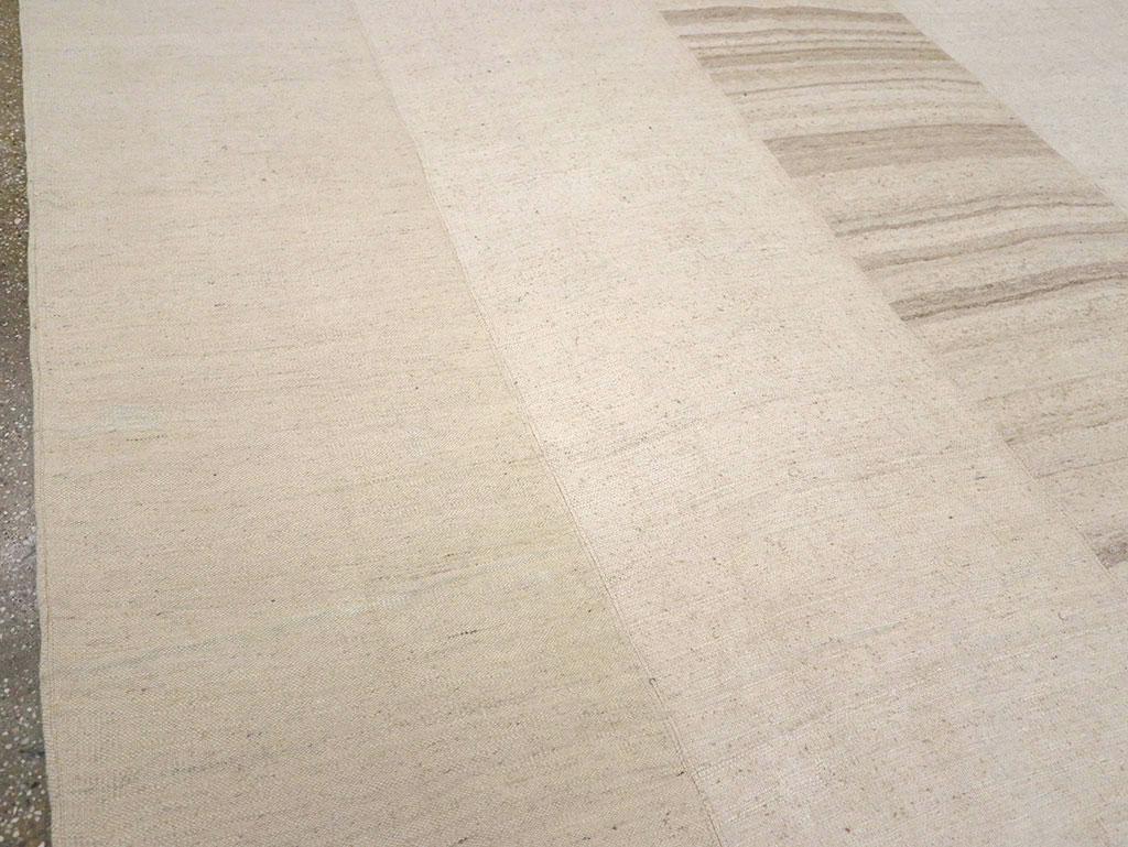 Vintage Turkish Flatweave Kilim Room Size Carpet, No.33096 - Galerie Shabab