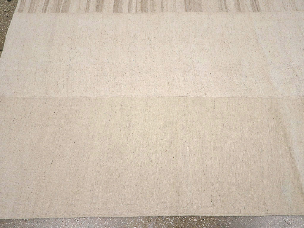 Vintage Turkish Flatweave Kilim Room Size Carpet, No.33096 - Galerie Shabab