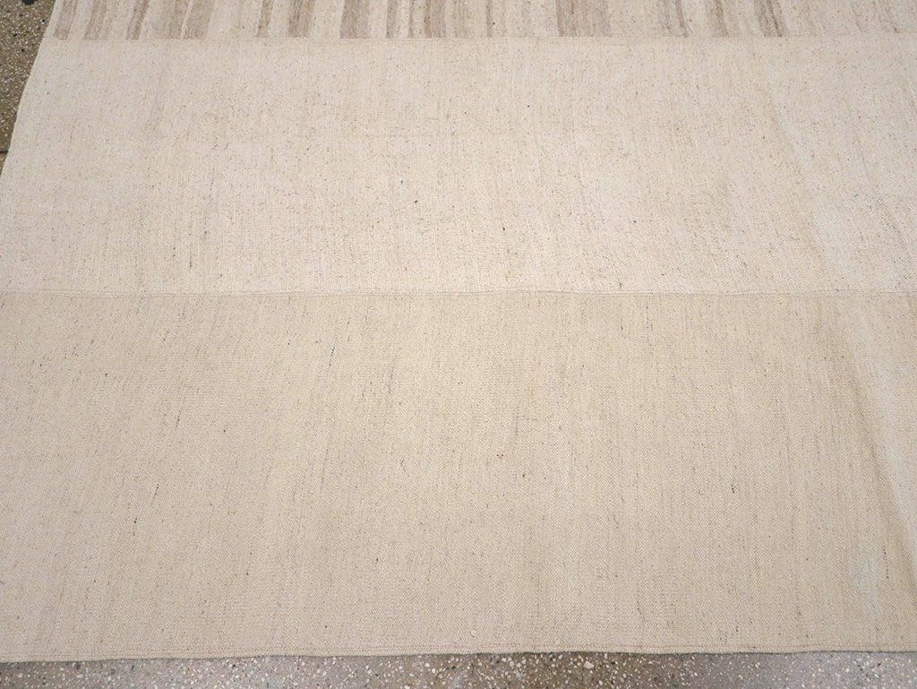 Vintage Turkish Flatweave Kilim Room Size Carpet, No.33096 - Galerie Shabab