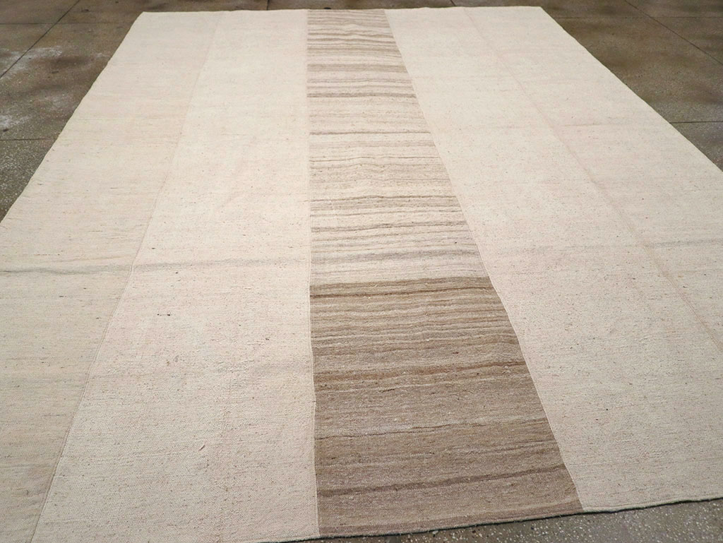 Vintage Turkish Flatweave Kilim Room Size Carpet, No.33096 - Galerie Shabab