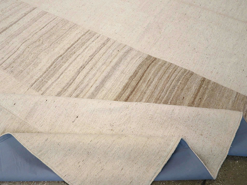 Vintage Turkish Flatweave Kilim Room Size Carpet, No.33096 - Galerie Shabab