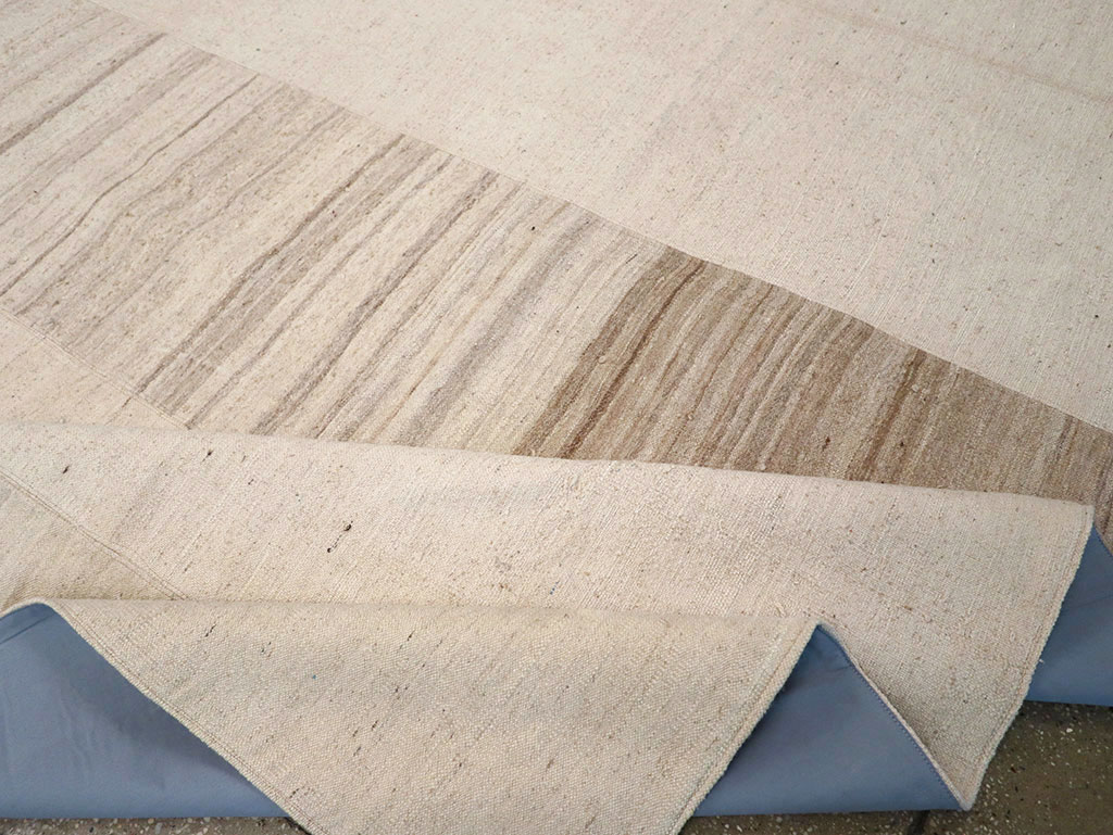 Vintage Turkish Flatweave Kilim Room Size Carpet, No.33096 - Galerie Shabab