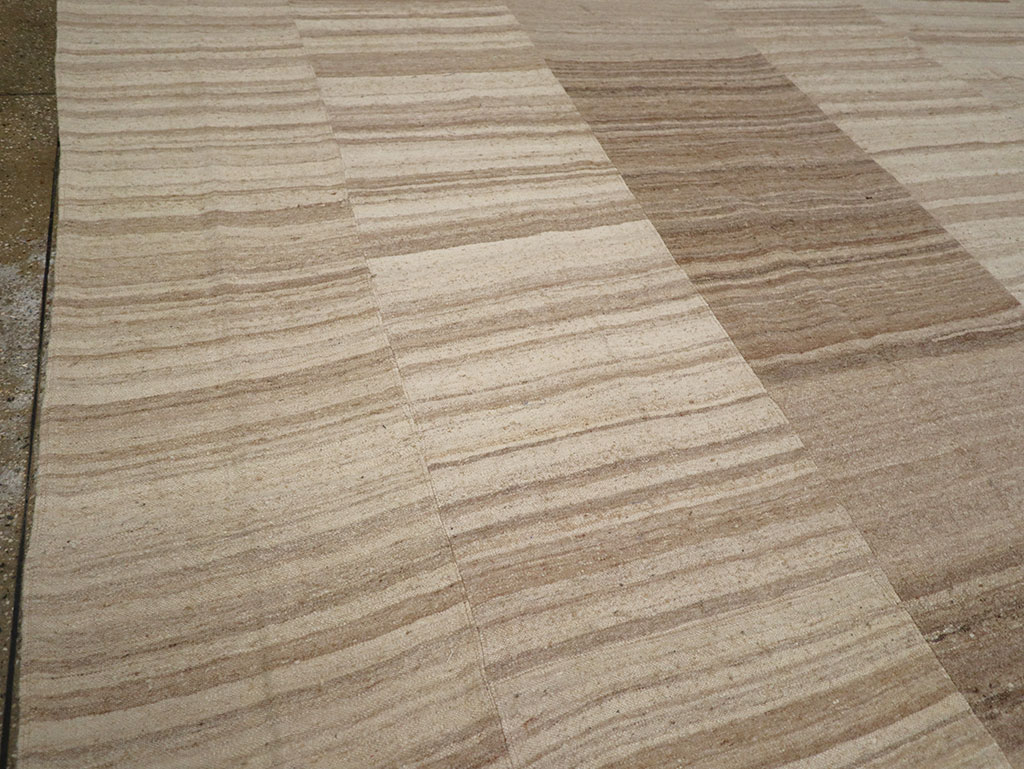 Vintage Turkish Flatweave Kilim Large Room Size Carpet, No.33098 - Galerie Shabab