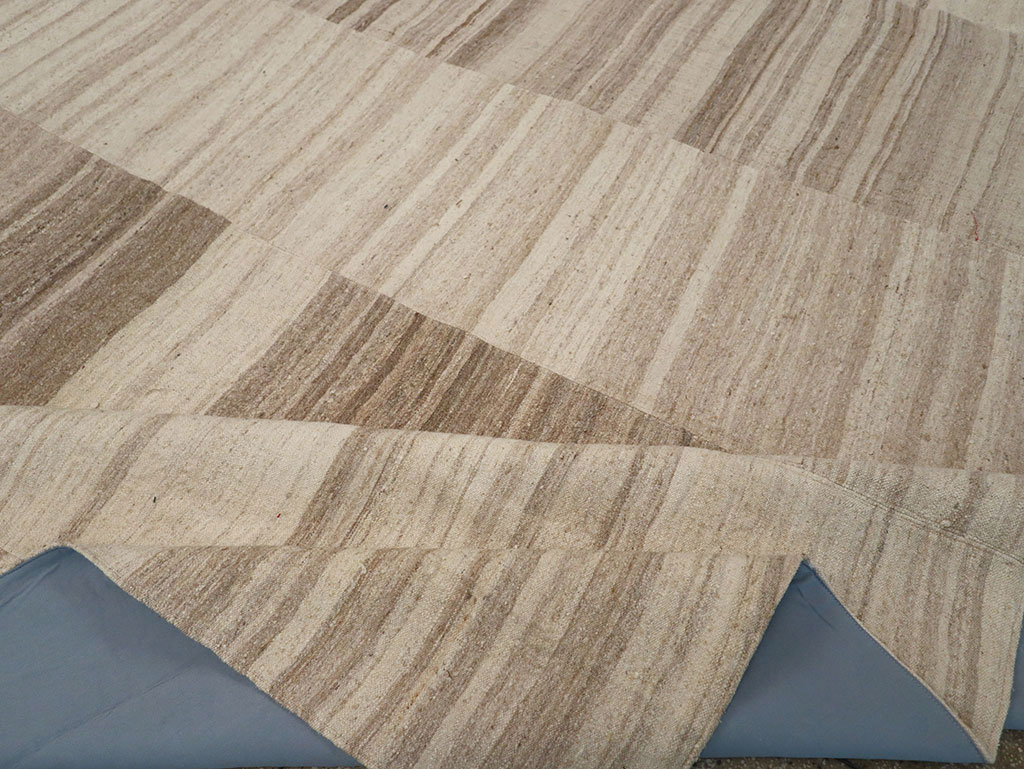 Vintage Turkish Flatweave Kilim Large Room Size Carpet, No.33098 - Galerie Shabab