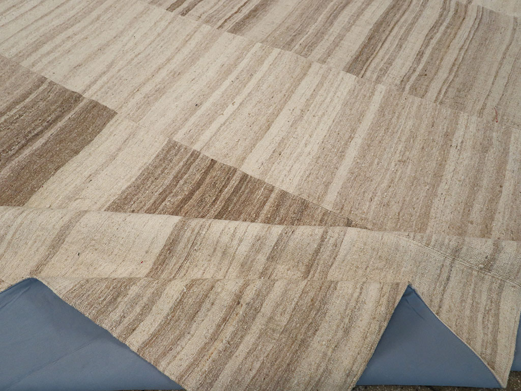 Vintage Turkish Flatweave Kilim Large Room Size Carpet, No.33098 - Galerie Shabab