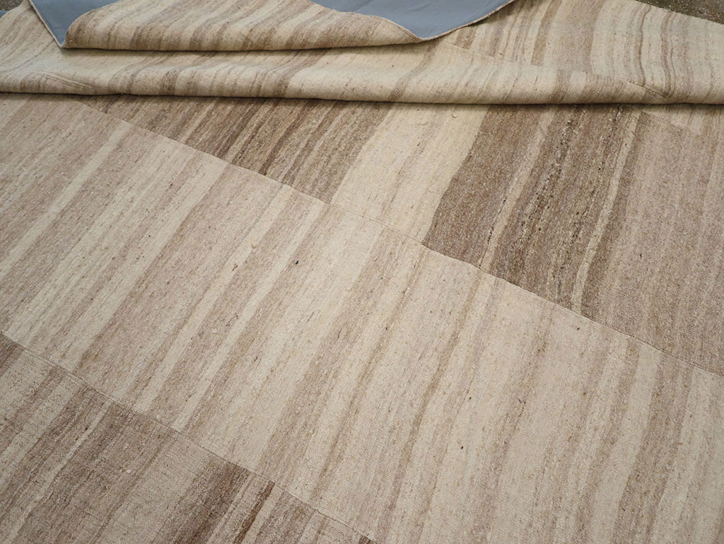 Vintage Turkish Flatweave Kilim Large Room Size Carpet, No.33098 - Galerie Shabab