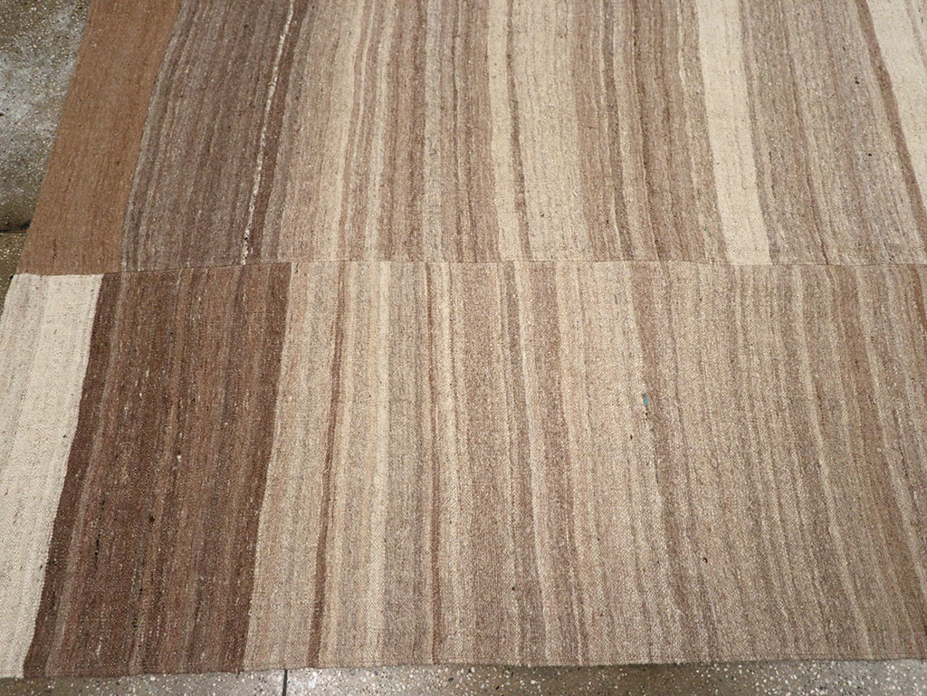 Vintage Turkish Flatweave Kilim Room Size Carpet, No.33099 - Galerie Shabab