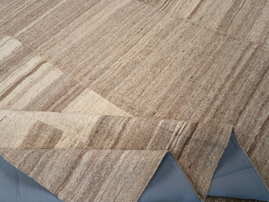 Vintage Turkish Flatweave Kilim Room Size Carpet, No.33099 - Galerie Shabab