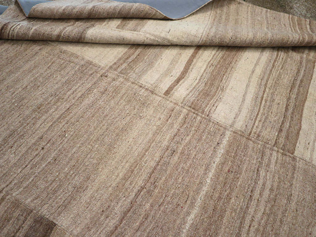 Vintage Turkish Flatweave Kilim Room Size Carpet, No.33099 - Galerie Shabab