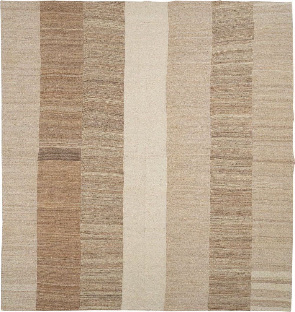 Vintage Turkish Flatweave Kilim Large Square Room Size Carpet, No.33101 - Galerie Shabab