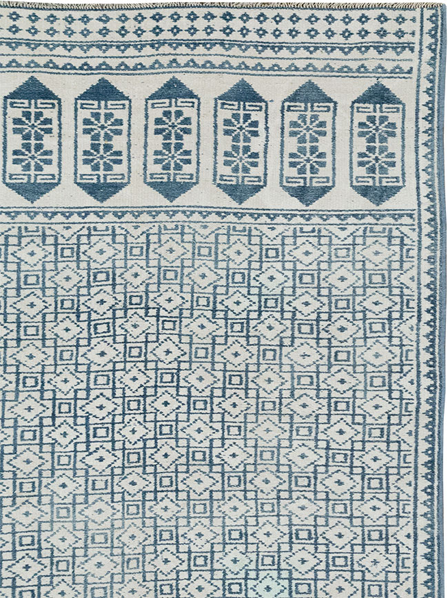 Vintage Turkish Flatweave Kilim Long and Narrow Carpet, No.33114 - Galerie Shabab