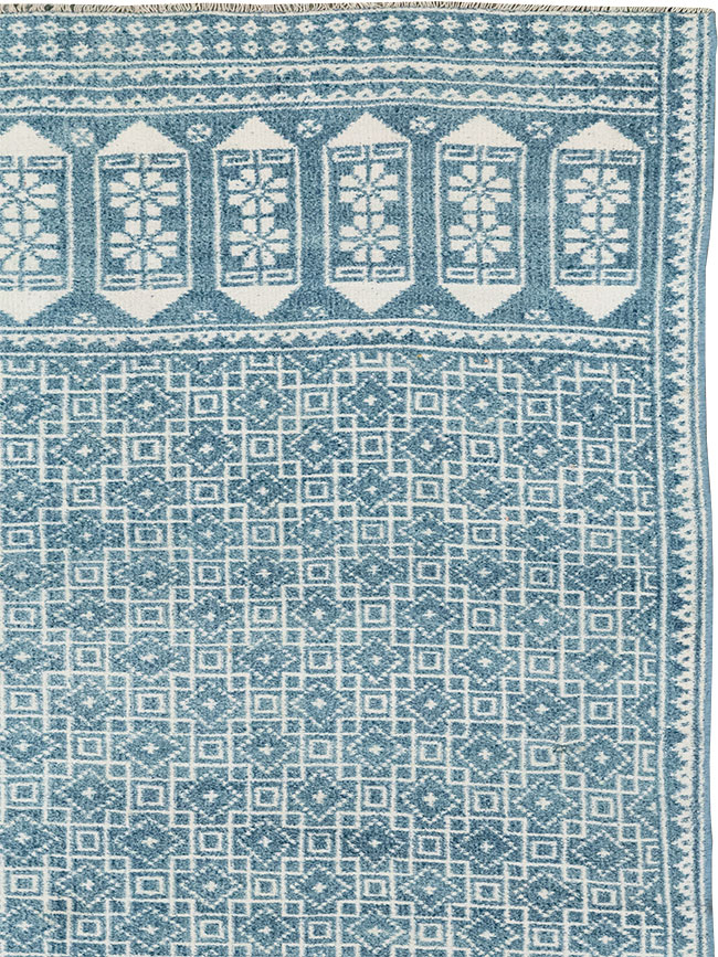 Vintage Turkish Flatweave Kilim Long and Narrow Carpet, No.33114 - Galerie Shabab