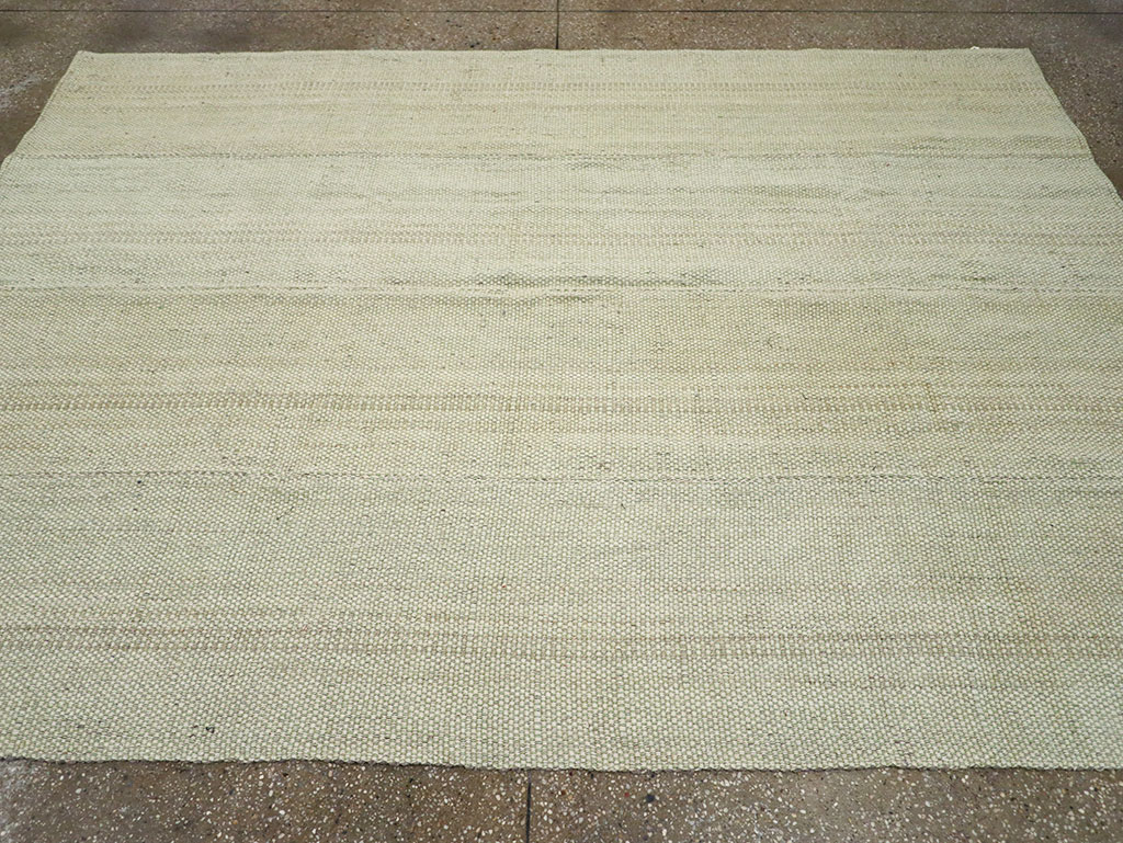 Modern Turkish Flatweave Accent Carpet, No.33115 - Galerie Shabab