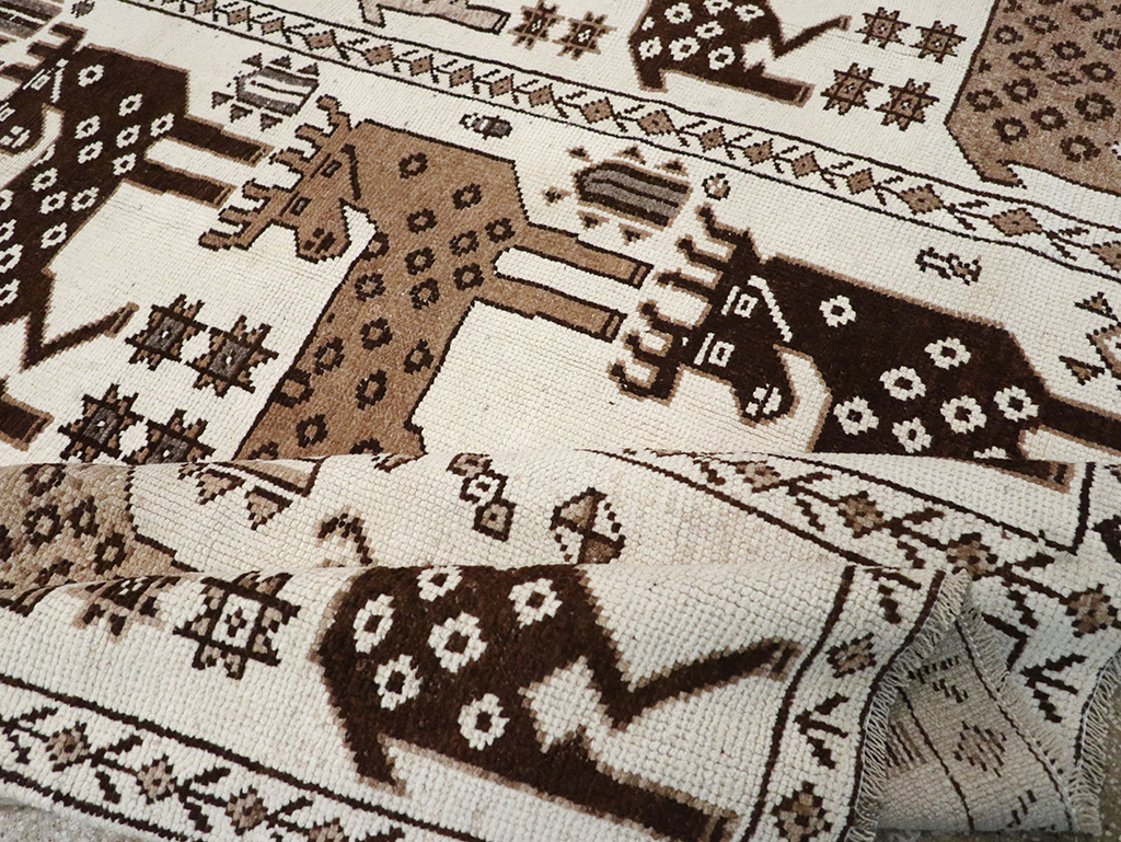 Vintage Turkish Pictorial Room Size Carpet, No.33119 - Galerie Shabab