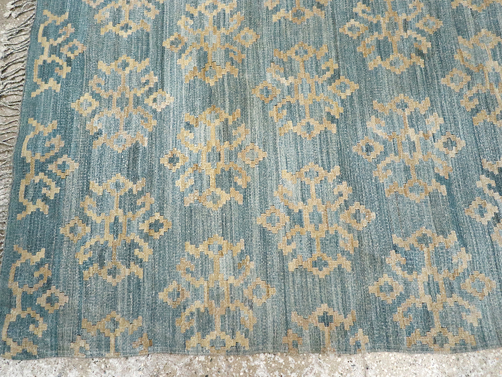 Modern Turkish Flatweave Kilim Accent Rug, No.33124 - Galerie Shabab