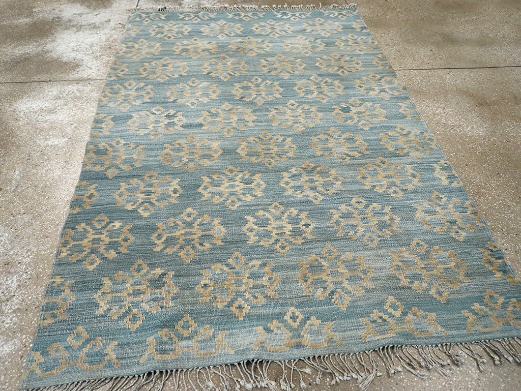 Modern Turkish Flatweave Kilim Accent Rug, No.33124 - Galerie Shabab