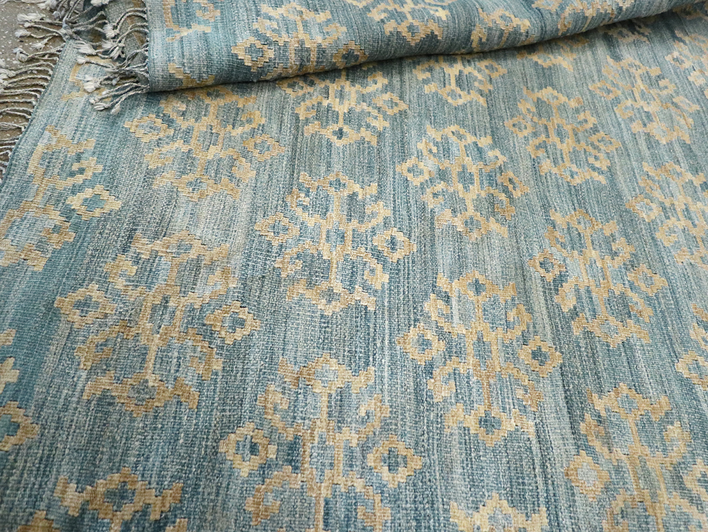 Modern Turkish Flatweave Kilim Accent Rug, No.33124 - Galerie Shabab