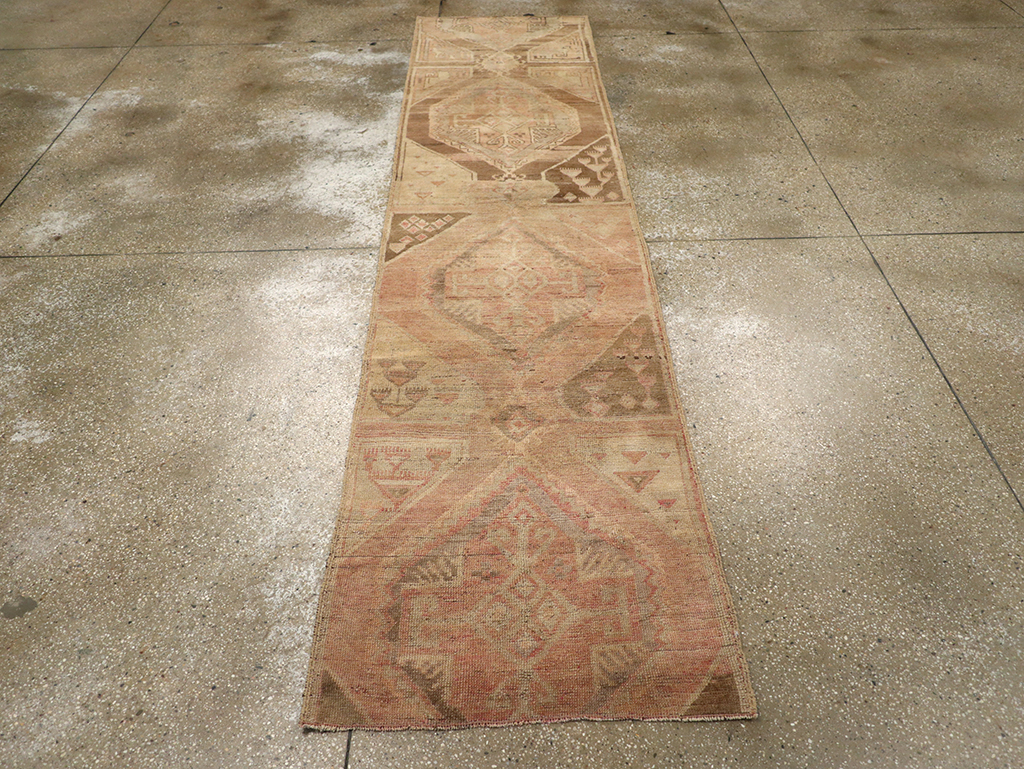 Vintage Turkish Anatolian Runner, No.33132 - Galerie Shabab