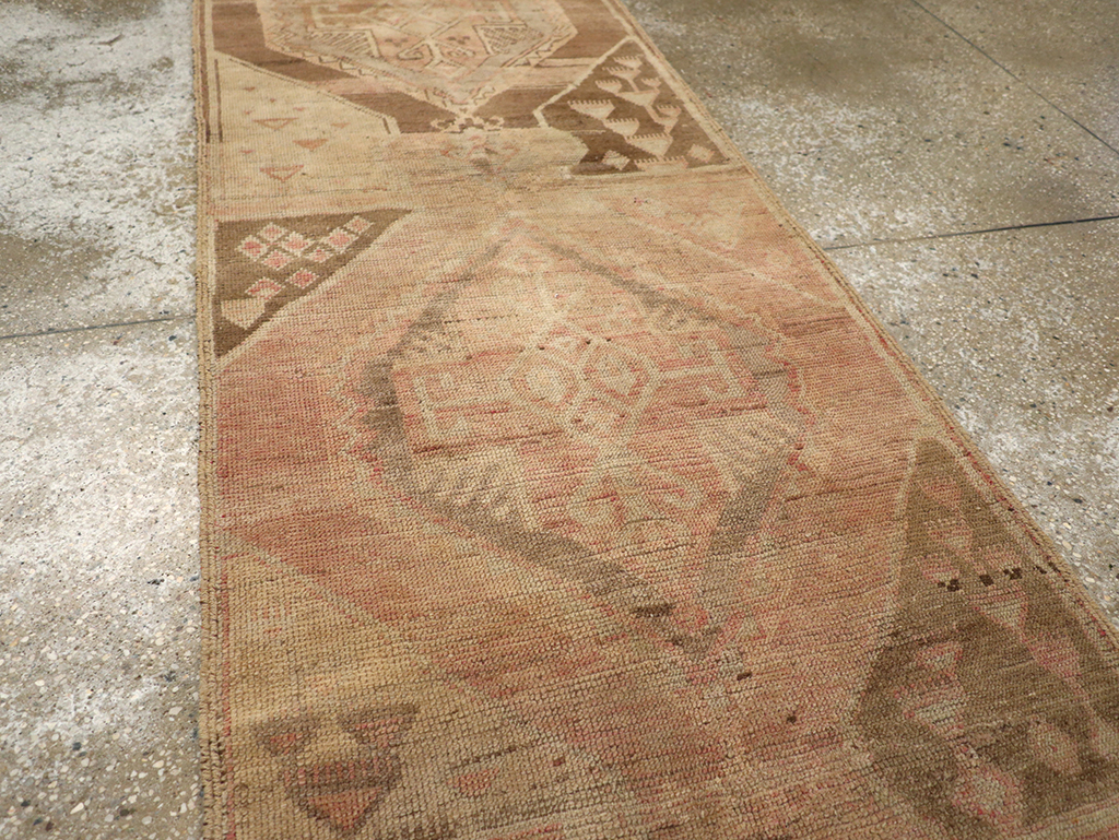 Vintage Turkish Anatolian Runner, No.33132 - Galerie Shabab