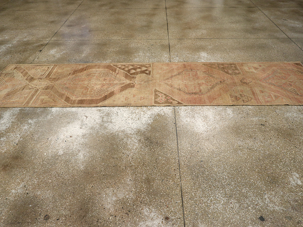 Vintage Turkish Anatolian Runner, No.33132 - Galerie Shabab