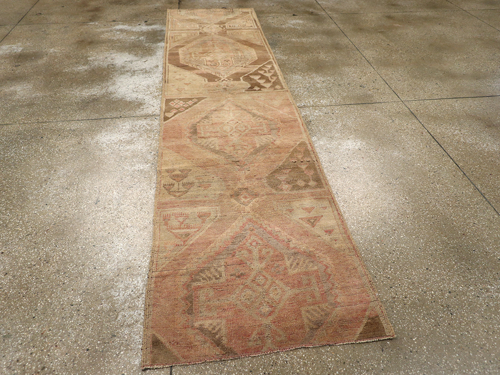 Vintage Turkish Anatolian Runner, No.33132 - Galerie Shabab