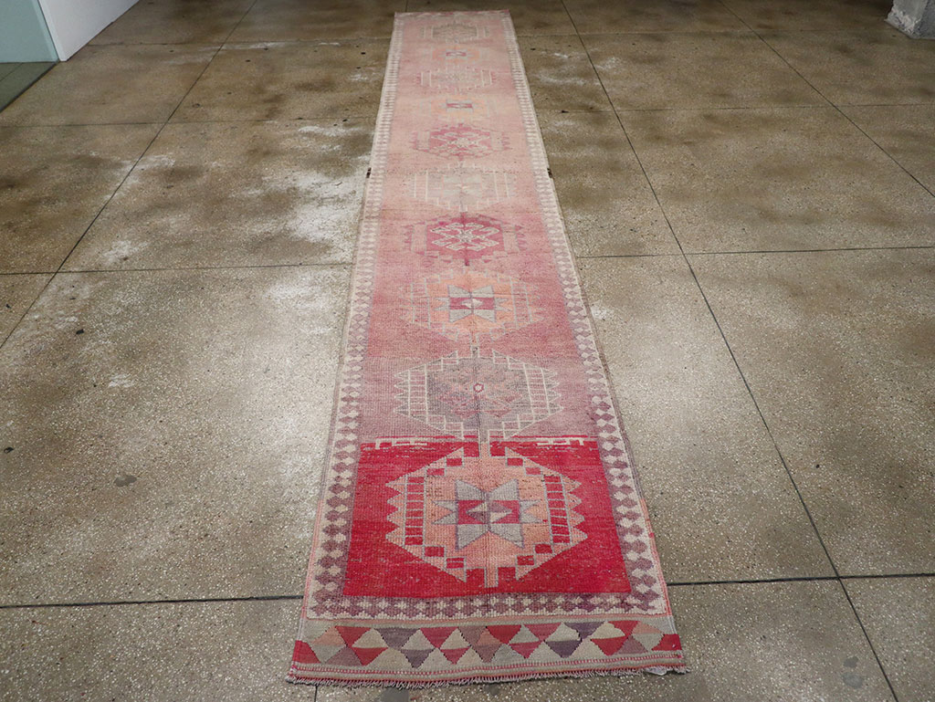 Vintage Turkish Anatolian Long Runner, No.33134 - Galerie Shabab