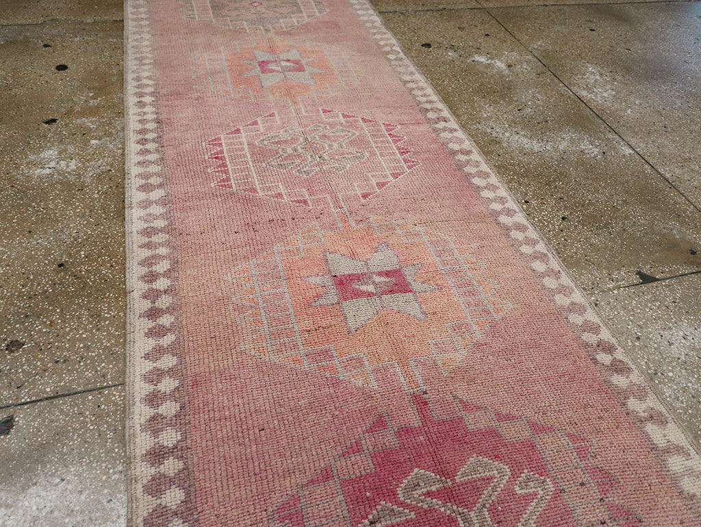 Vintage Turkish Anatolian Long Runner, No.33134 - Galerie Shabab