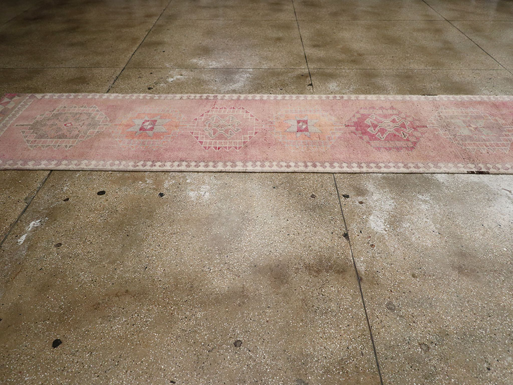 Vintage Turkish Anatolian Long Runner, No.33134 - Galerie Shabab