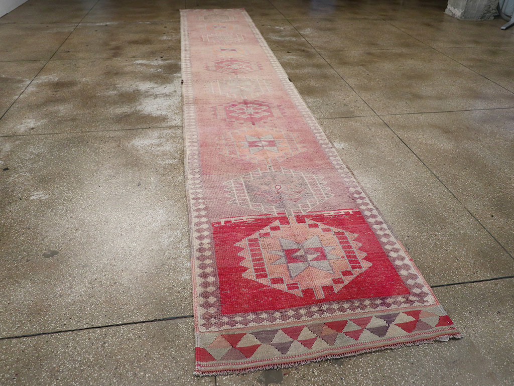 Vintage Turkish Anatolian Long Runner, No.33134 - Galerie Shabab