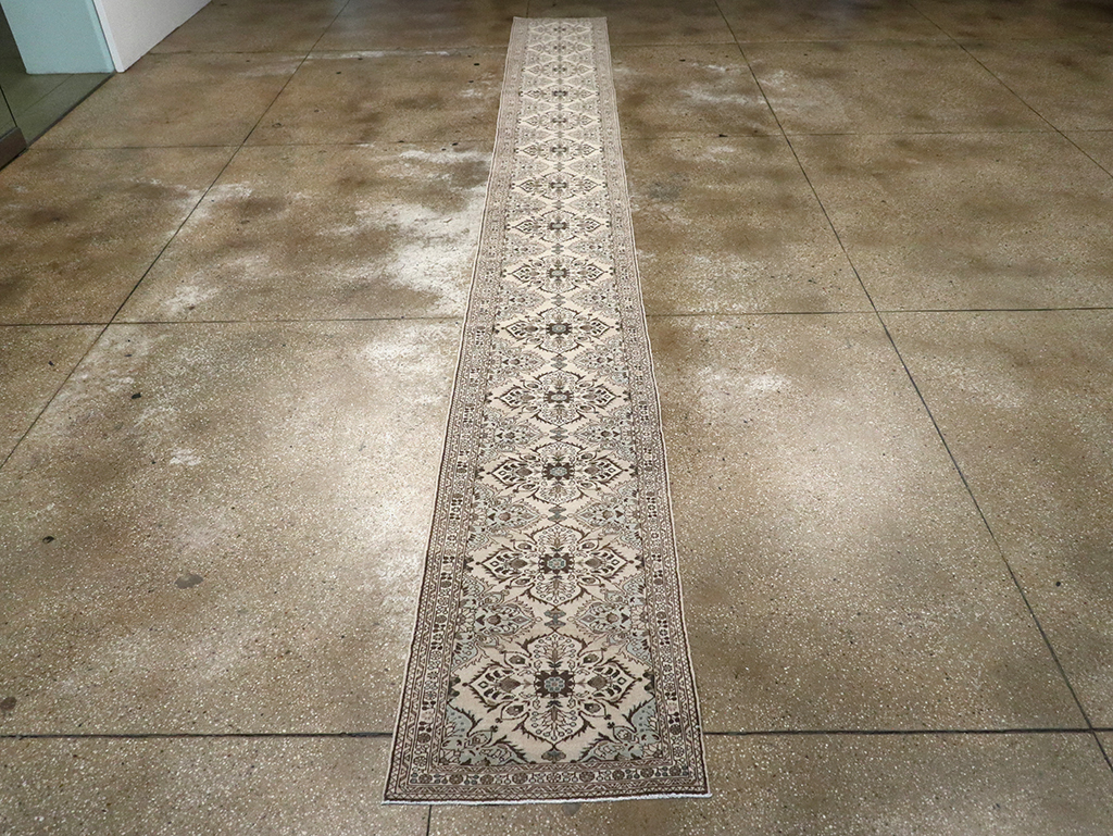 Vintage Persian Malayer Long Runner, No.33136 - Galerie Shabab