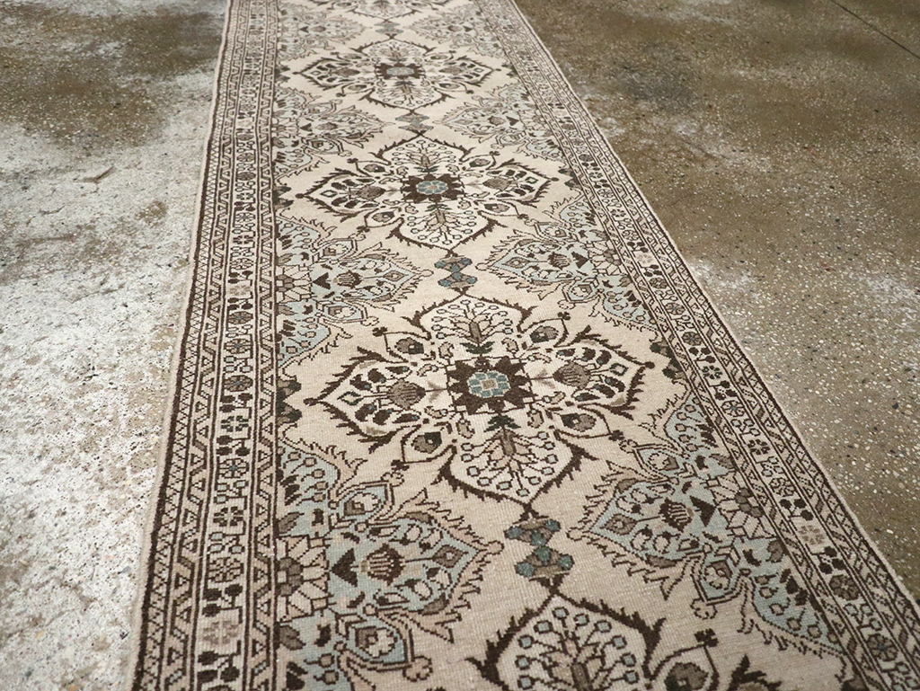 Vintage Persian Malayer Long Runner, No.33136 - Galerie Shabab