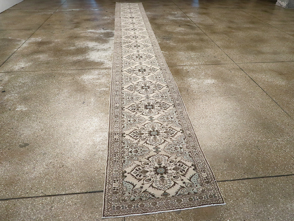 Vintage Persian Malayer Long Runner, No.33136 - Galerie Shabab