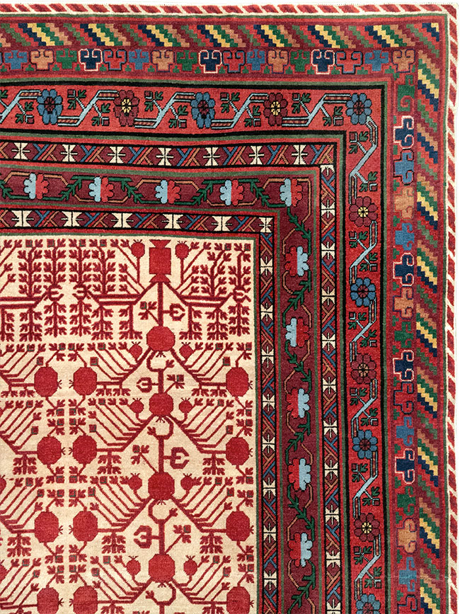 Vintage East Turkestan Khotan Room Size Carpet, No.33155 - Galerie Shabab