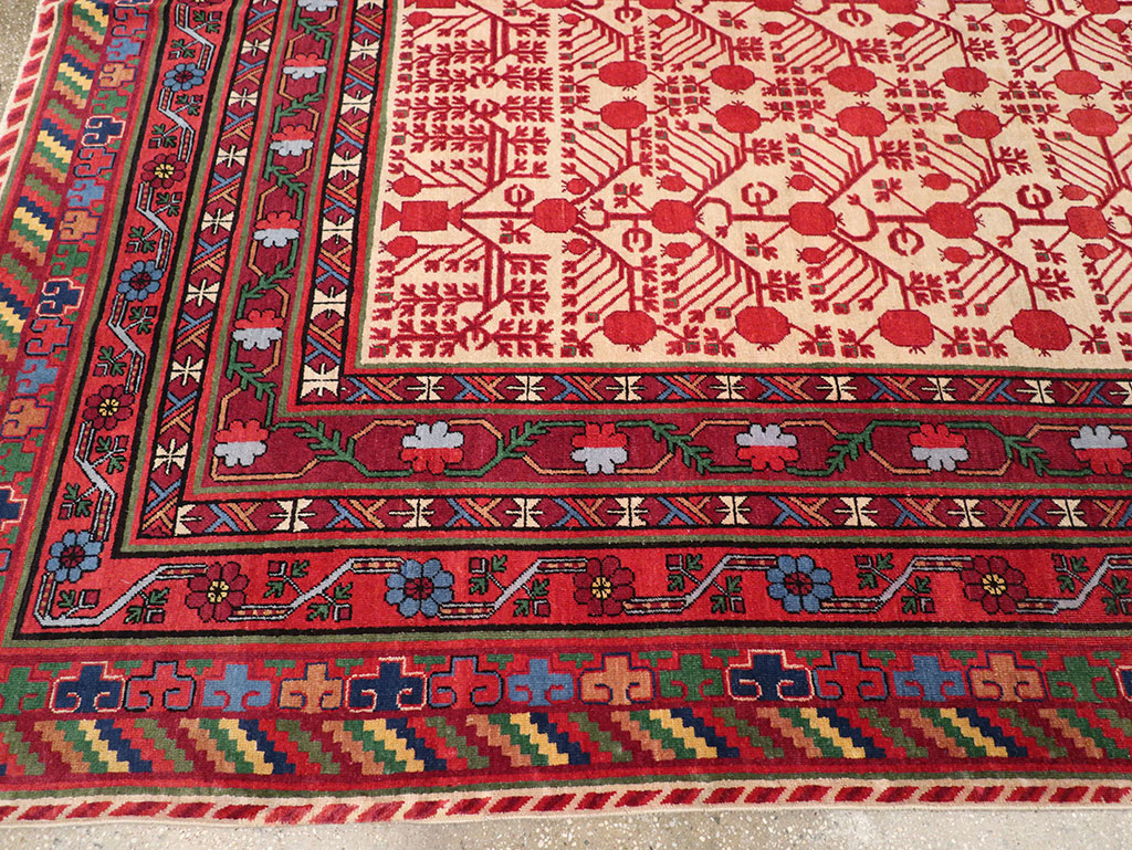 Vintage East Turkestan Khotan Room Size Carpet, No.33155 - Galerie Shabab