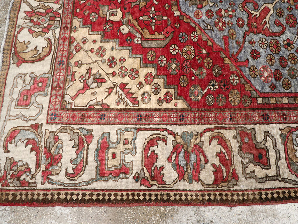 Vintage Persian Tabriz Accent Rug, No.33157 - Galerie Shabab