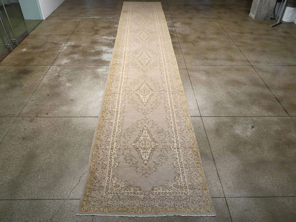 Vintage Turkish Anatolian Long Runner, No.33161 - Galerie Shabab