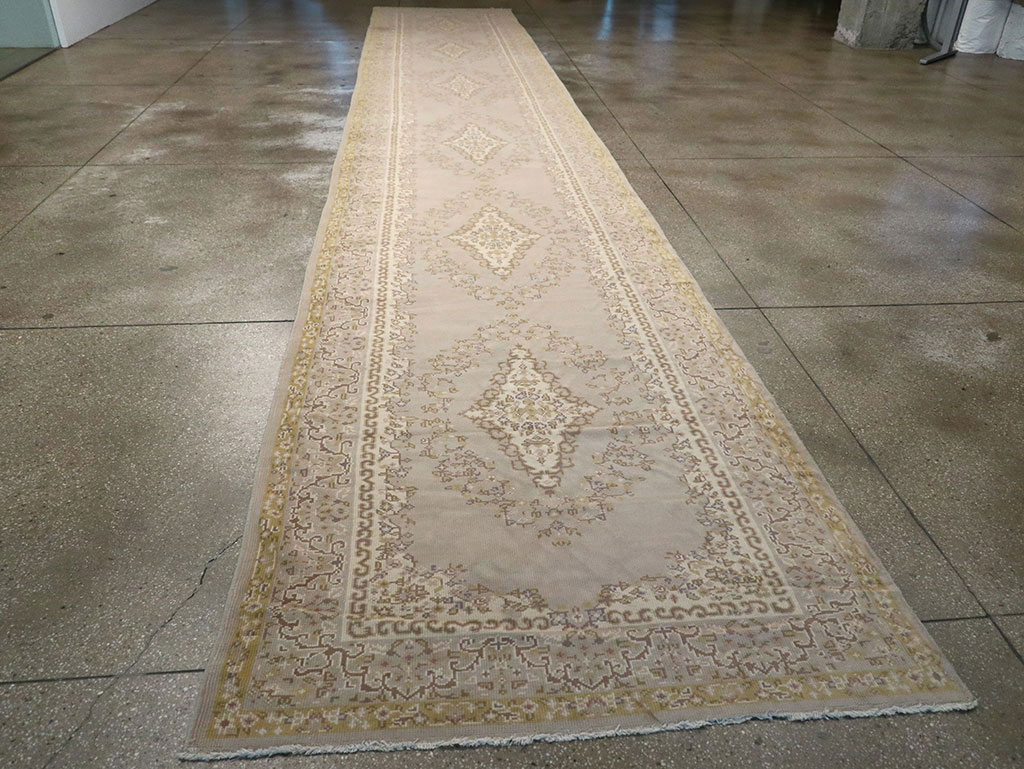 Vintage Turkish Anatolian Long Runner, No.33161 - Galerie Shabab