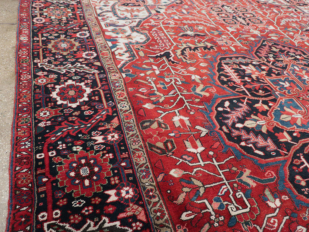 Vintage Persian Heriz Room Size Carpet, No.33168 - Galerie Shabab