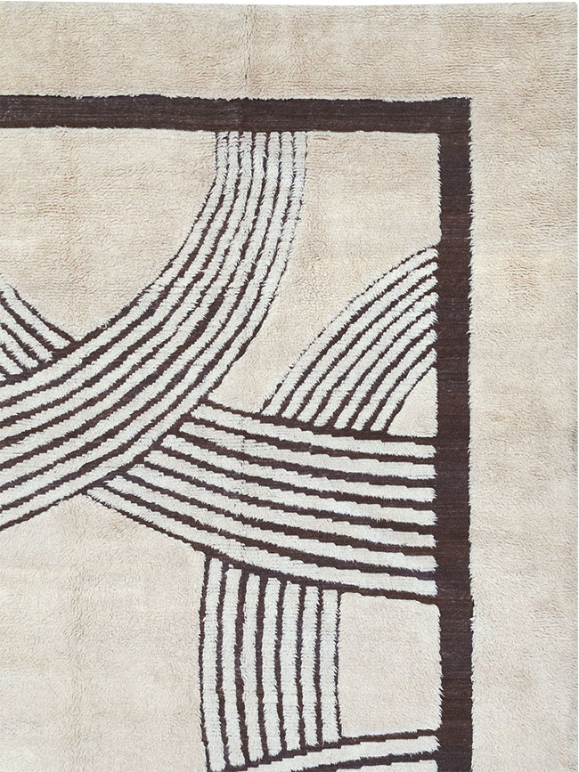 Modern Moroccan Art Deco Room Size Carpet, No.33174 - Galerie Shabab