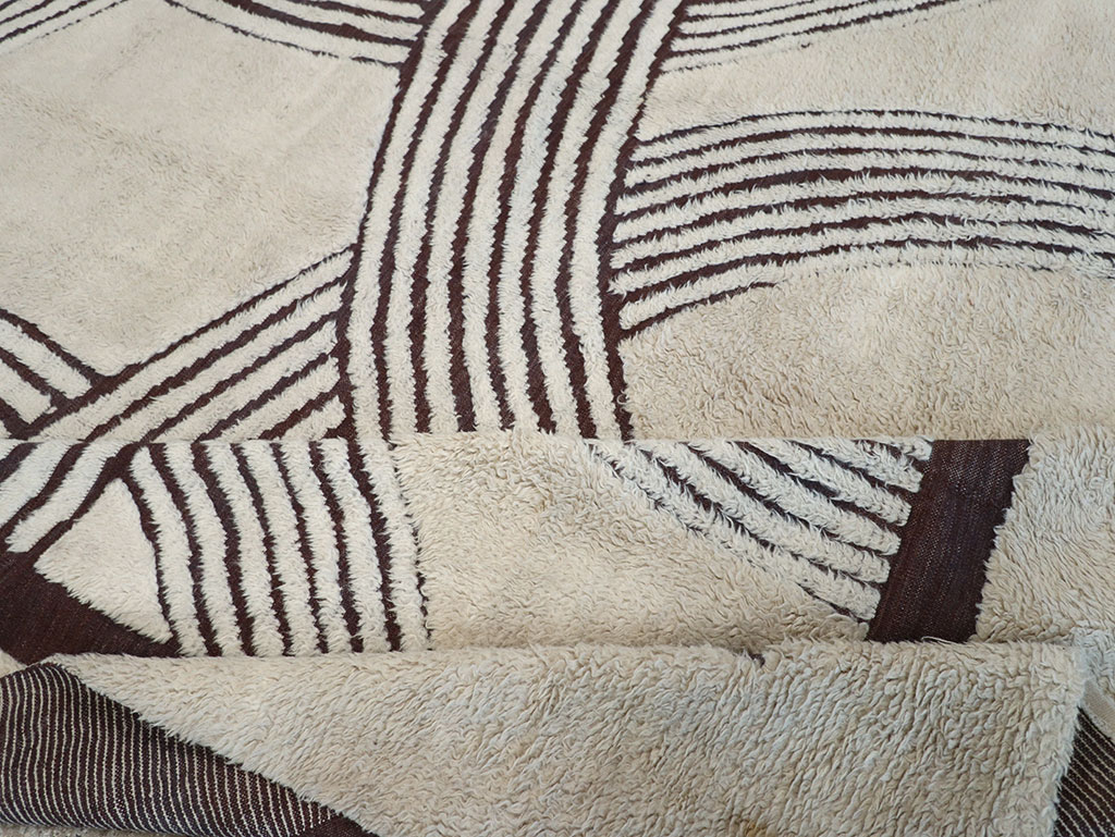 Modern Moroccan Art Deco Room Size Carpet, No.33174 - Galerie Shabab