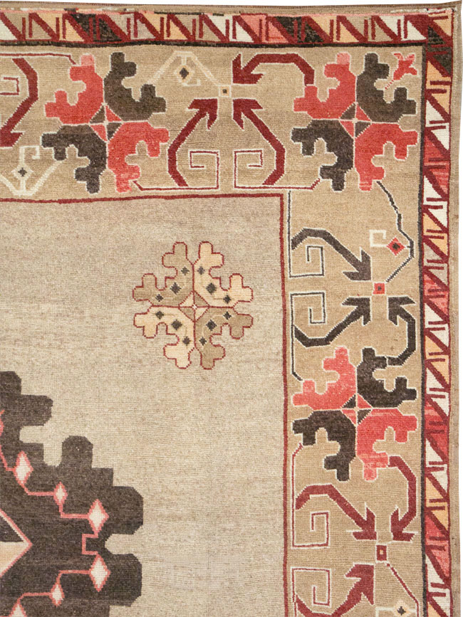 Vintage Turkish Anatolian Square Room Size Carpet, No.33197 - Galerie Shabab