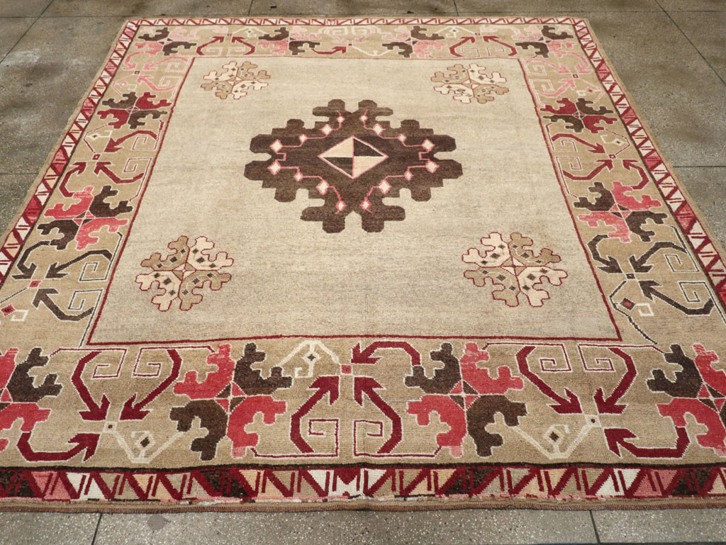 Vintage Turkish Anatolian Square Room Size Carpet, No.33197 - Galerie Shabab